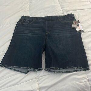 Sofia jean shorts NWT